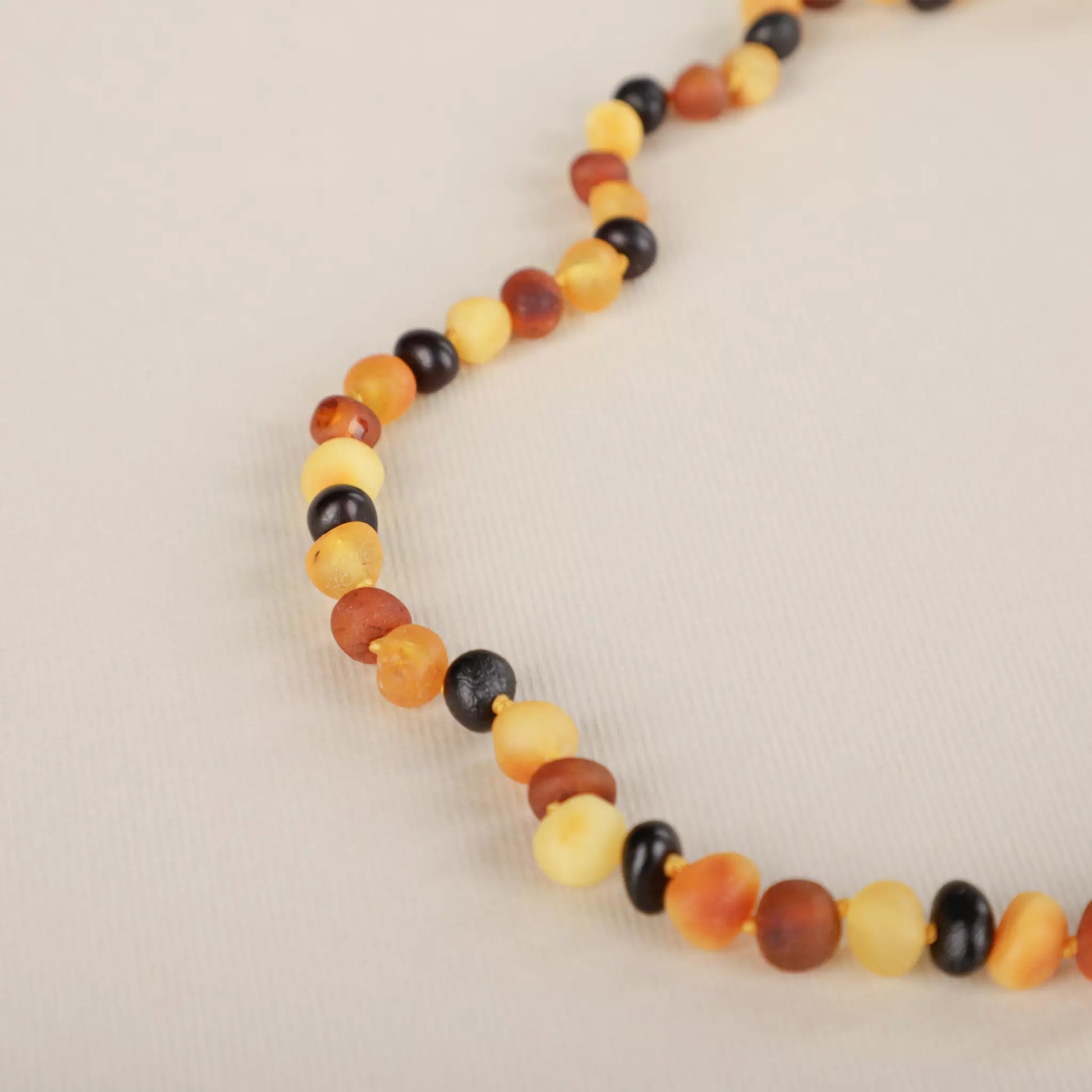 baltic-amber-necklace-woman-lunar-mat-naturelmini