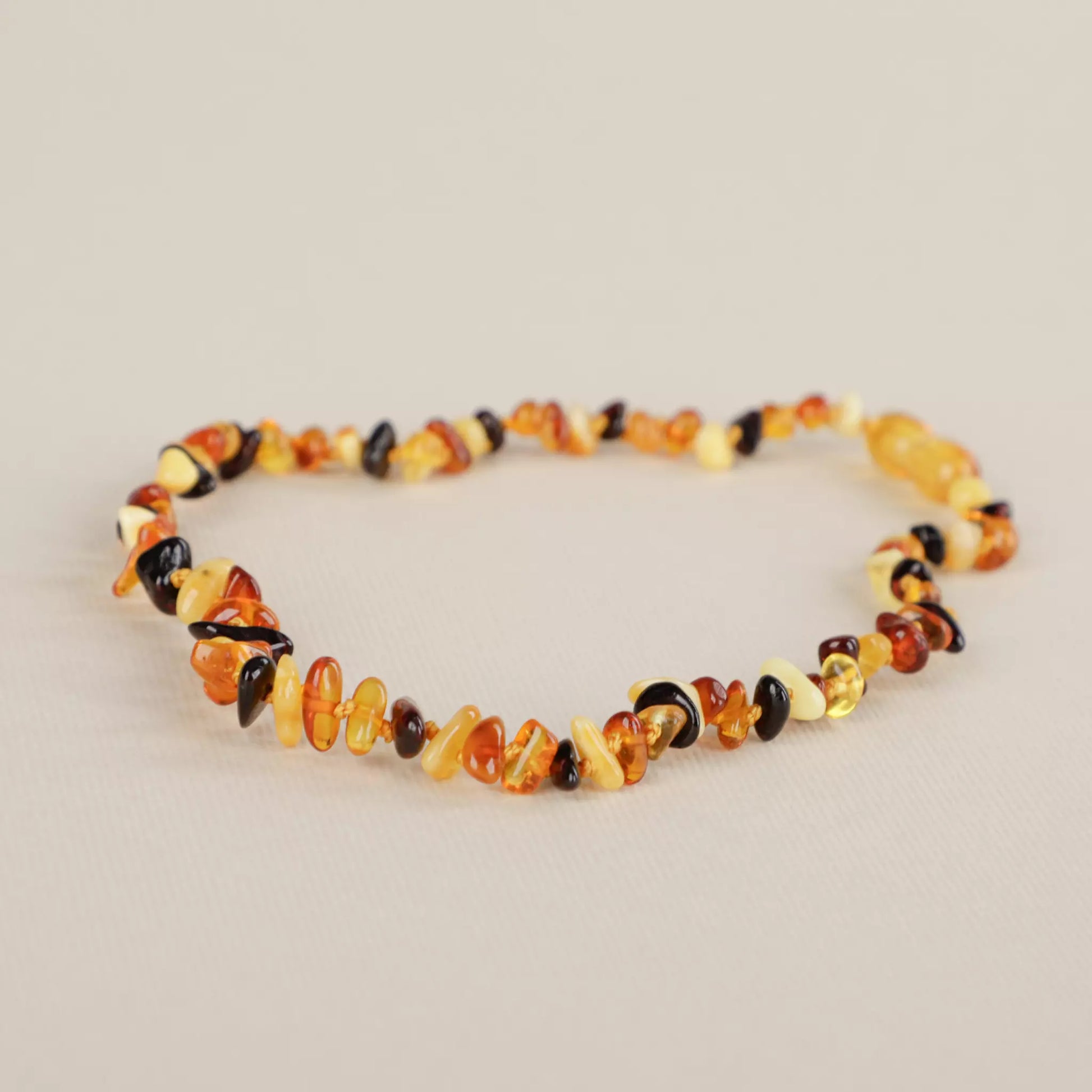 baltic-amber-teething-necklace-baby-lunar-naturelmini